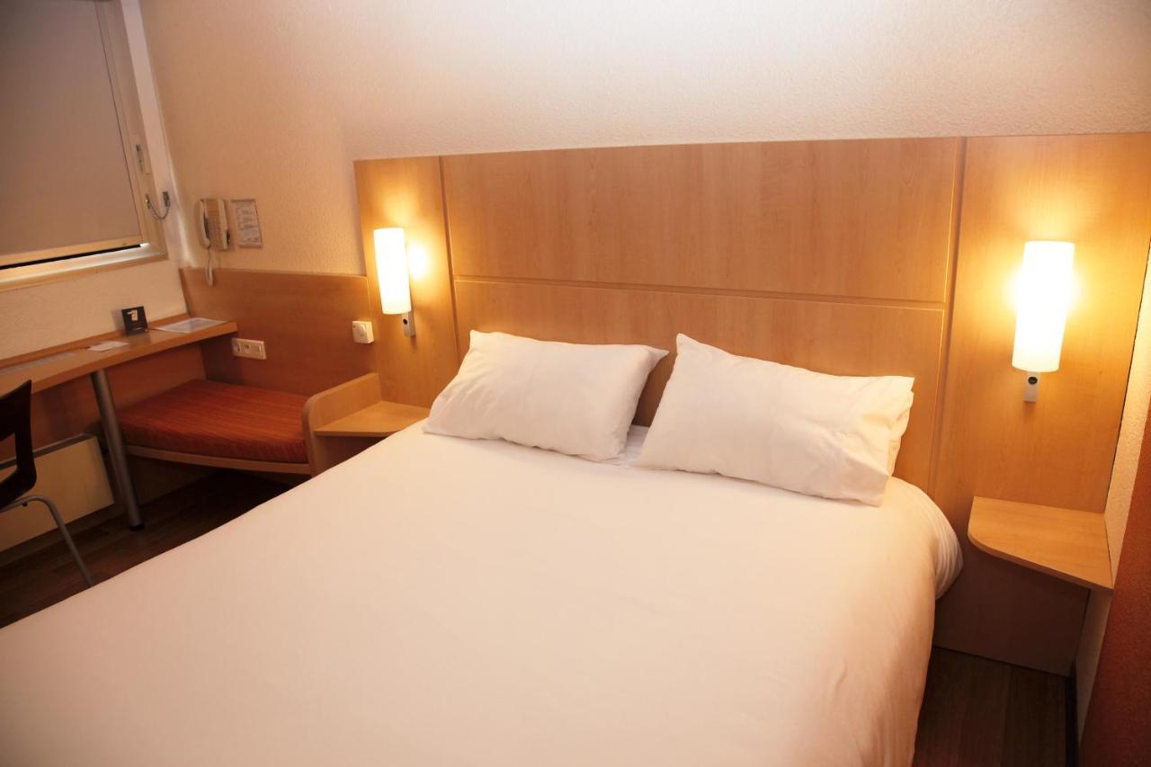 Hotel Ibis Les Etangs Des Moines Fourmies Exterior foto