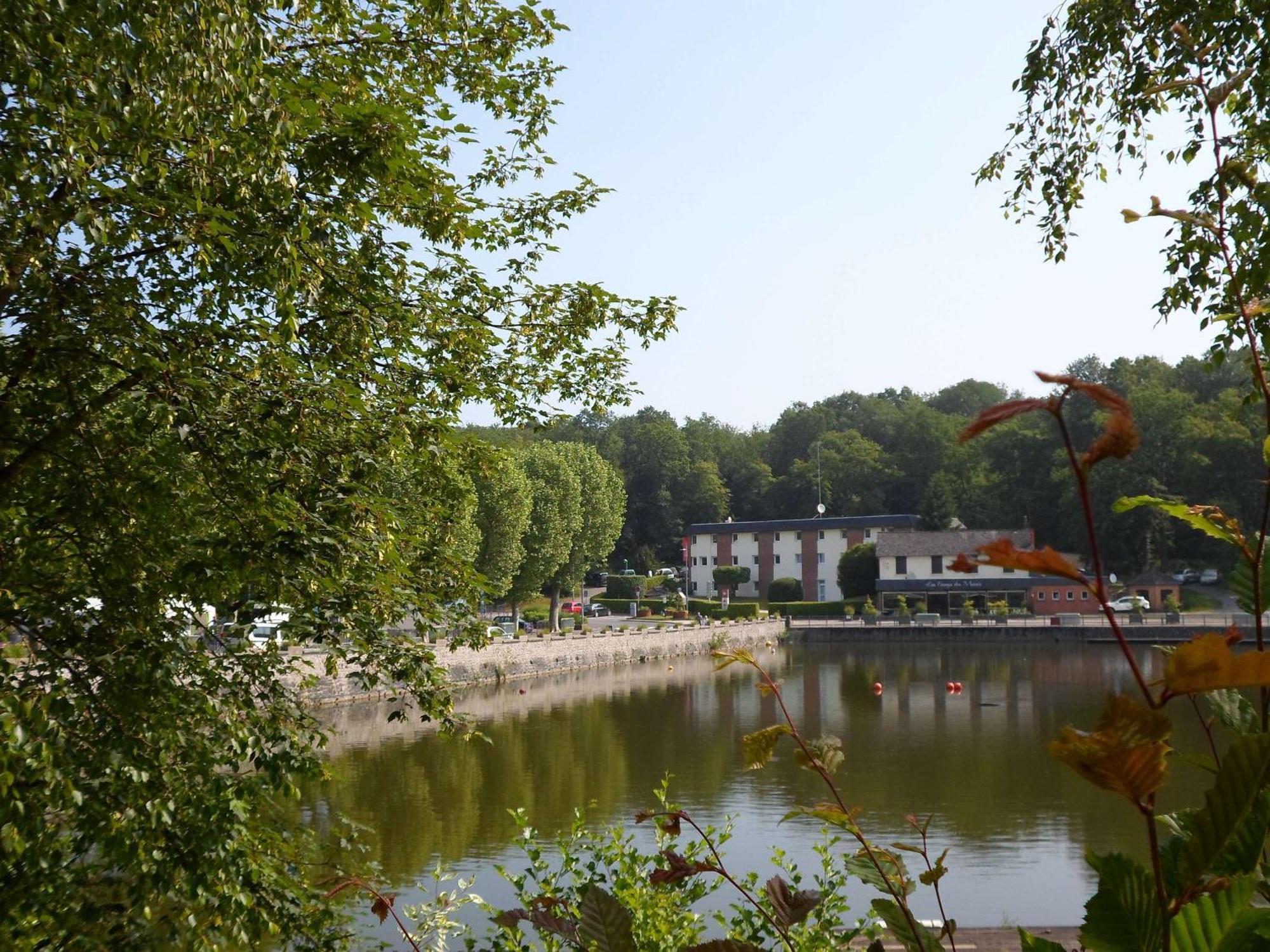 Hotel Ibis Les Etangs Des Moines Fourmies Exterior foto
