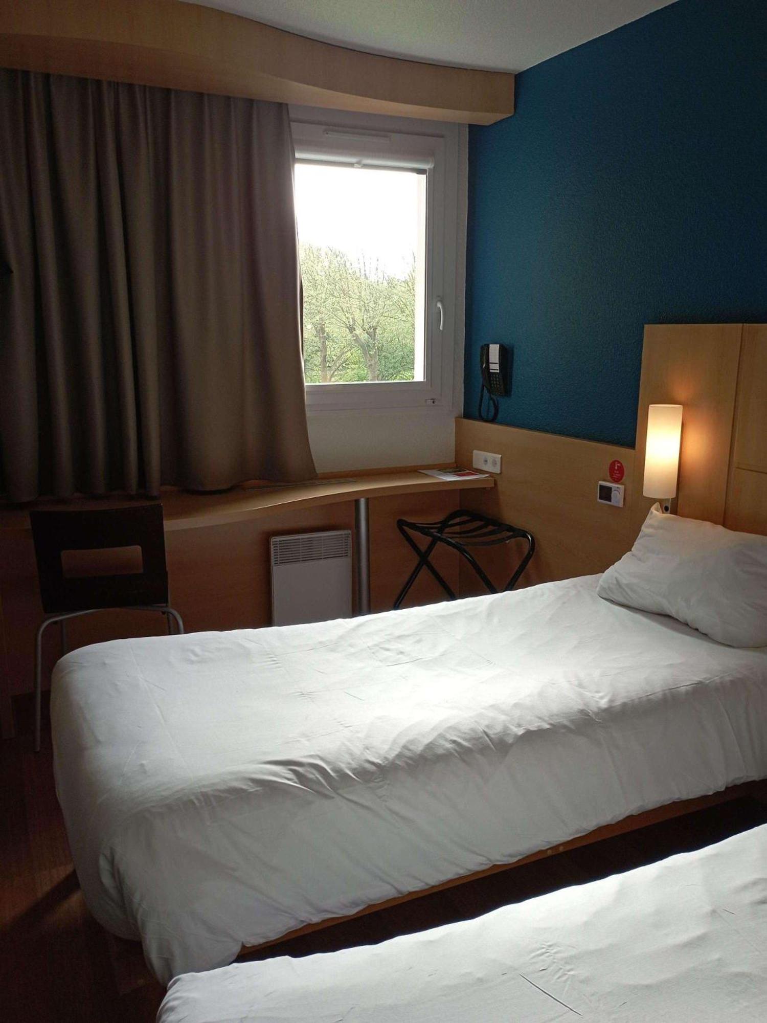 Hotel Ibis Les Etangs Des Moines Fourmies Exterior foto